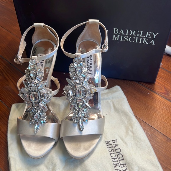 Badgley Mischka Shoes - Badgley Mischka Basile heels - bridal, champagne color Sz 6 1/2
